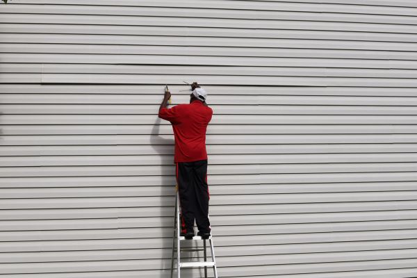 Loose Siding Repair in Fort Worth